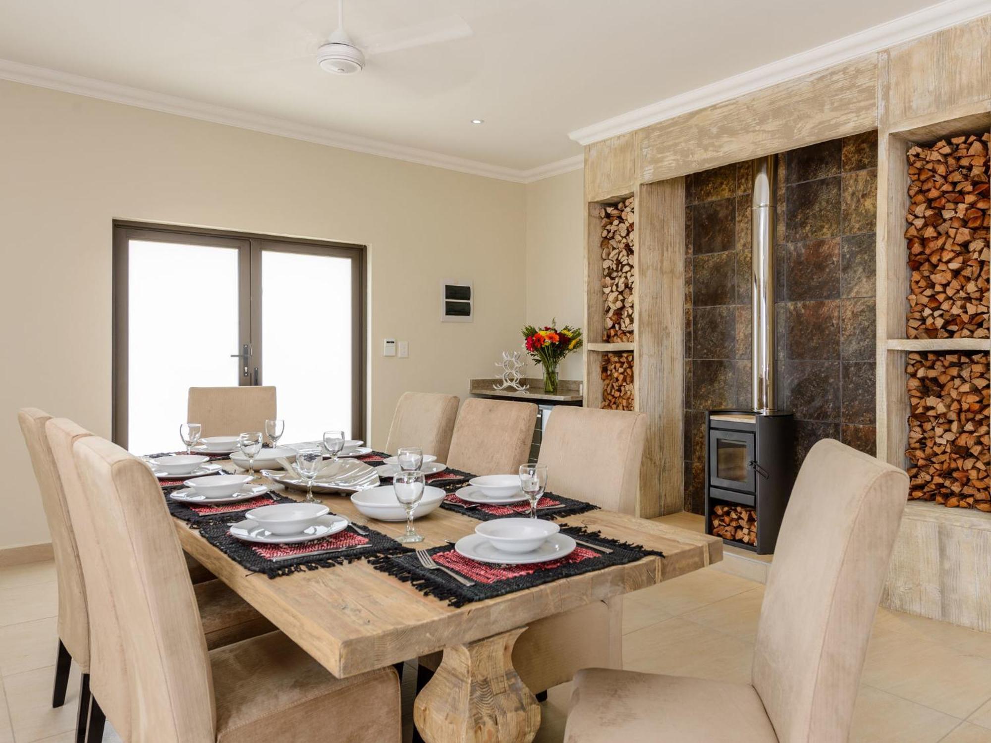 Cayley Mountain Resort Champagne Valley Room photo